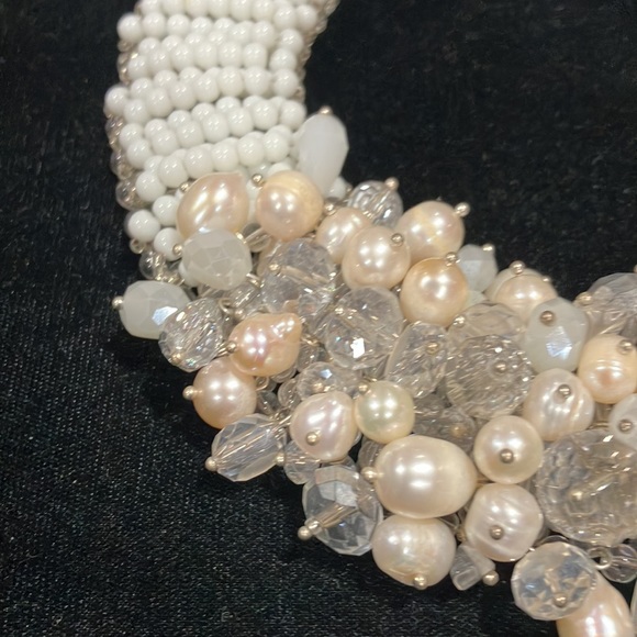 White Daisy Beaded Statement Necklace- G11 - Picture 2 of 5